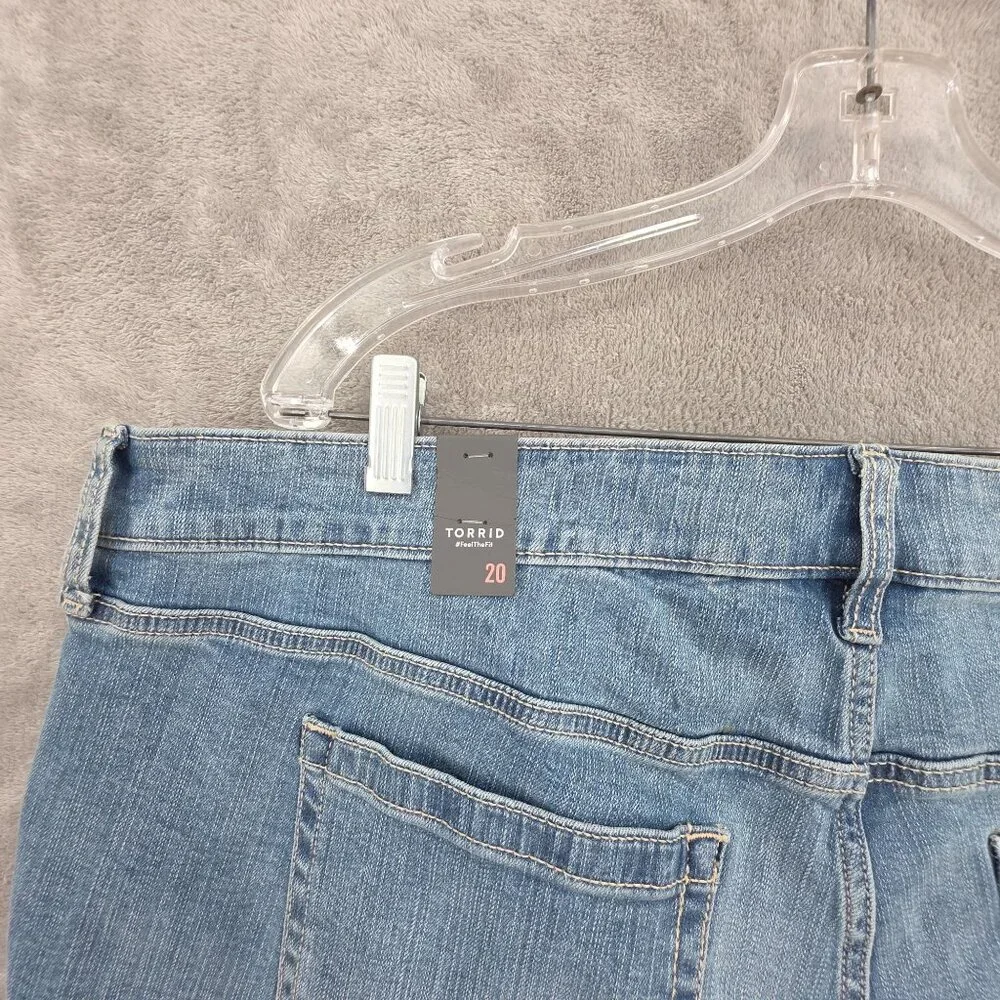 Torrid 5 Inch Perfect Boyfriend Classic Denim Mid Rise Shorts 20 Studs Plus New